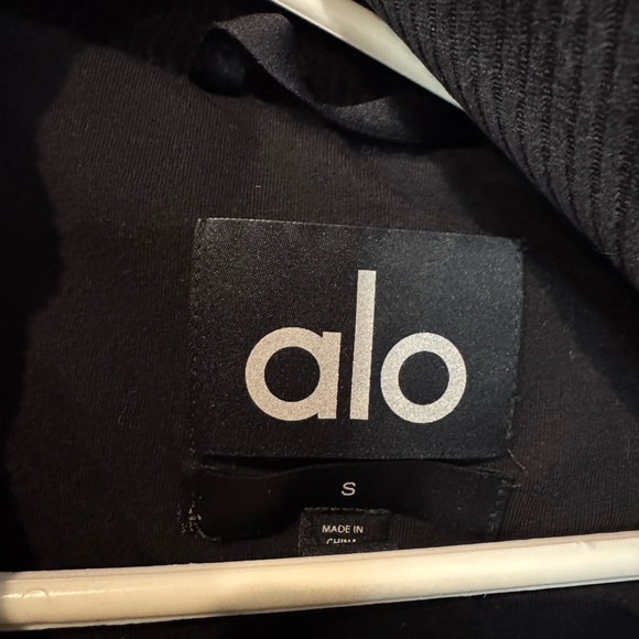 Alo ribbed velour gold rush puffer - Picture 5 of 5